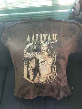 Vintage-Inspired Grey Graphic Tee - Aaliyah Miss You. Size 2XL